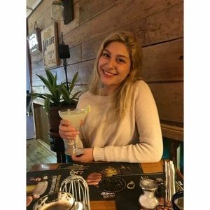 Meet your Posher, Dominique